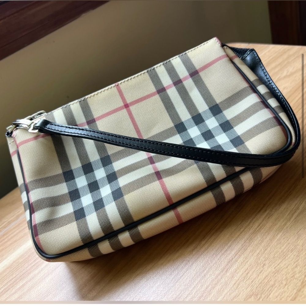 Burberry London Mini Pochette - NOVA CHECK
Vintage Shoulder Bag - Picture 3 of 16